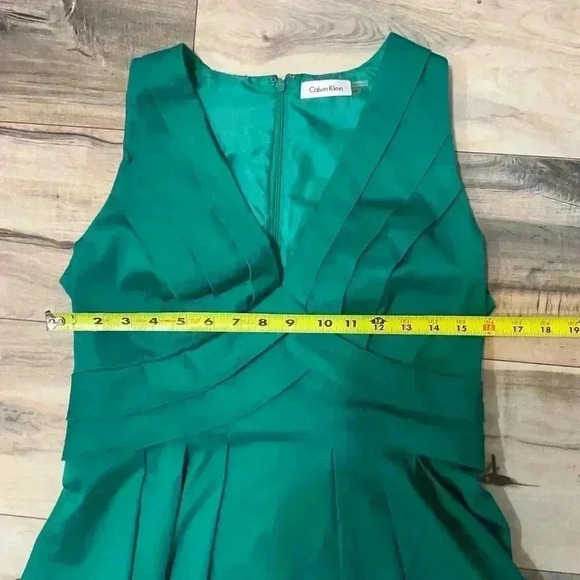Calvin Klein V-neck,Green dress,tank dress zip up, above knee size 10 - Picture 3 of 9